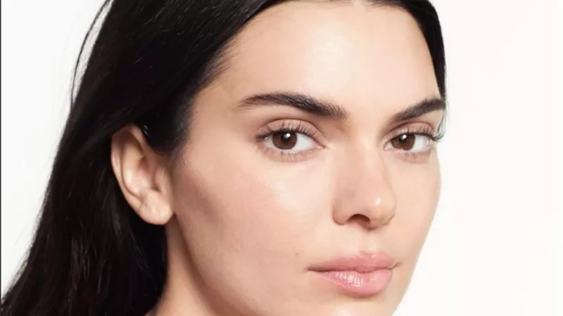 سيروم L’Oréal الجديد يجمع حمض الهيالورونيك وPDRN لإطلالة أكثر امتلاءً وإشراقًا