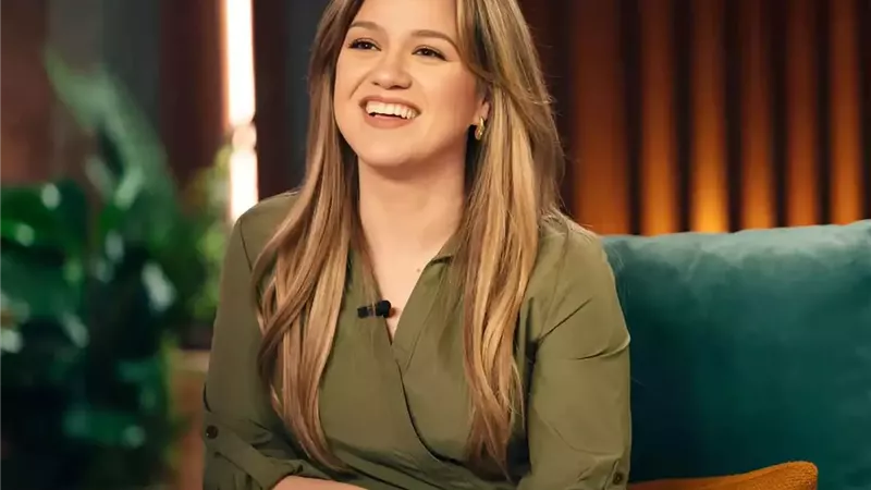 بعد 7 سنوات.. كيلي كلاركسون تطوي صفحة The Kelly Clarkson Show