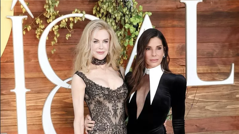 بإطلالتين من Versace وLouis Vuitton.. نيكول كيدمان وساندرا بولوك تخطفان الأنظار في العرض الخاص لـ«Practical Magic 2»