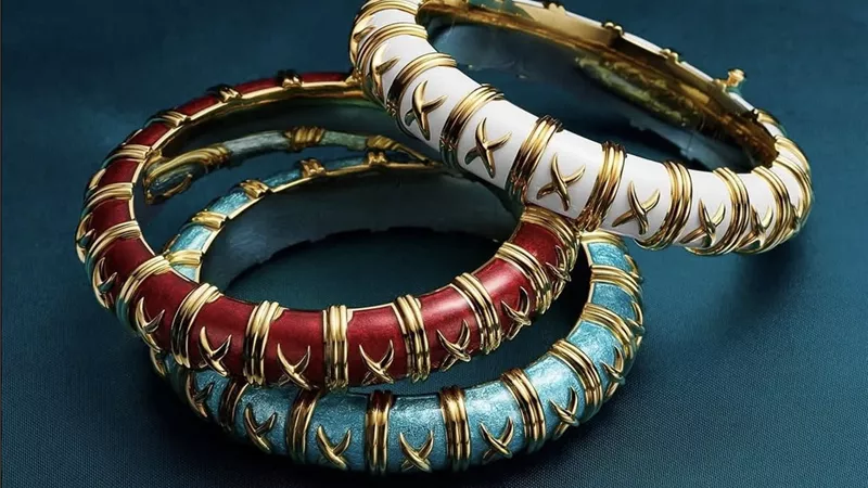     Tiffany & Co. تعيد إحياء فن المينا الفاخرة بتصاميم استثنائية