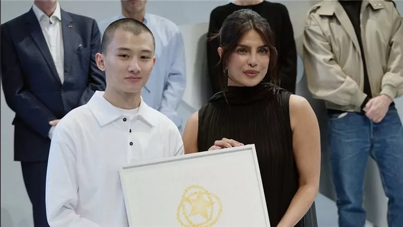 بريانكا شوبرا تحتفي بالمواهب الشابة في حفل جوائز LVMH بإطلالة من Dior