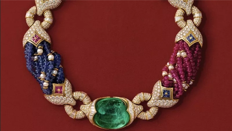 بولغاري تحتفي بسحر الألوان في كاتالوج Bulgari Kaleidos