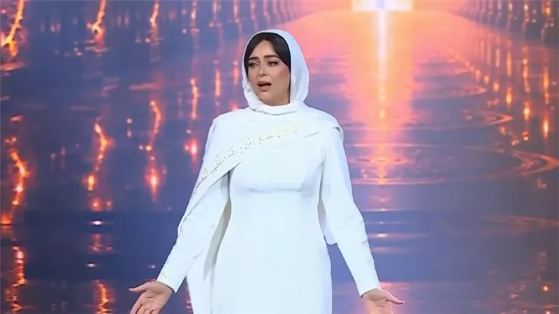 بعد فقرتها الغنائية.. السيسي يفاجئ هبة مجدي بدعاء مؤثر بالشفاء |فيديو 