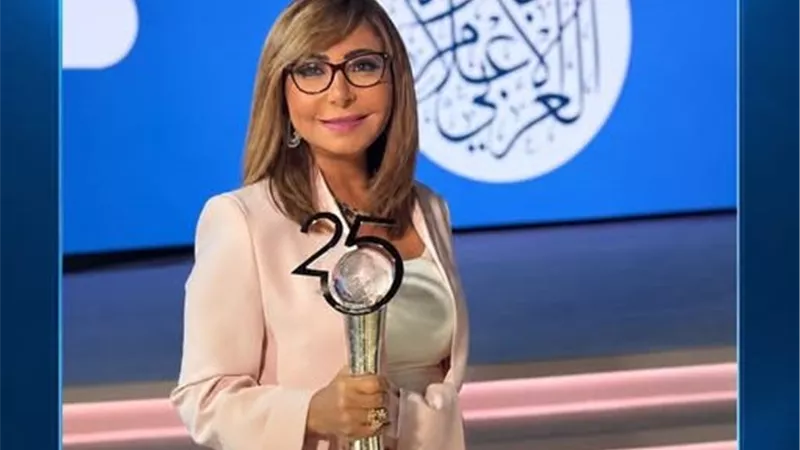 فوز لميس الحديدي بجائزة قمة الإعلام العربي بدبي
