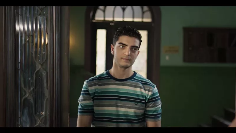 معتز هشام عامل ديلفري في الحلقه الأولى من مسلسل خمسين خمسين