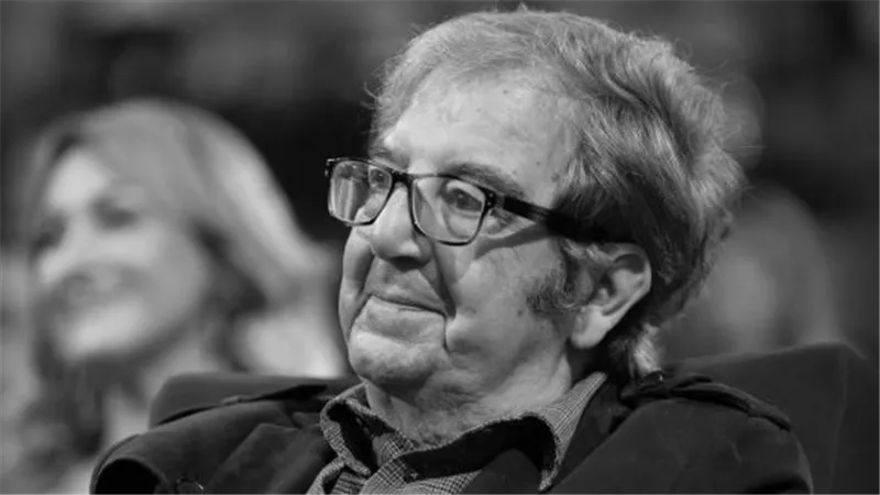 وفاة الفنان الجزائري سيد أحمد أقومي عن عمر 85 عامًا
