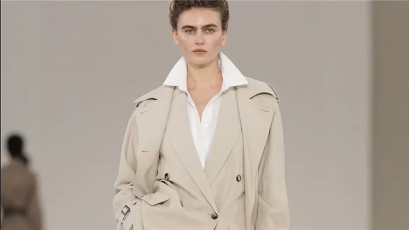 Max mara تحتفي بالمرأة الرحالة في عرض استثنائي ضمن أسبوع الموضة في ميلانو
