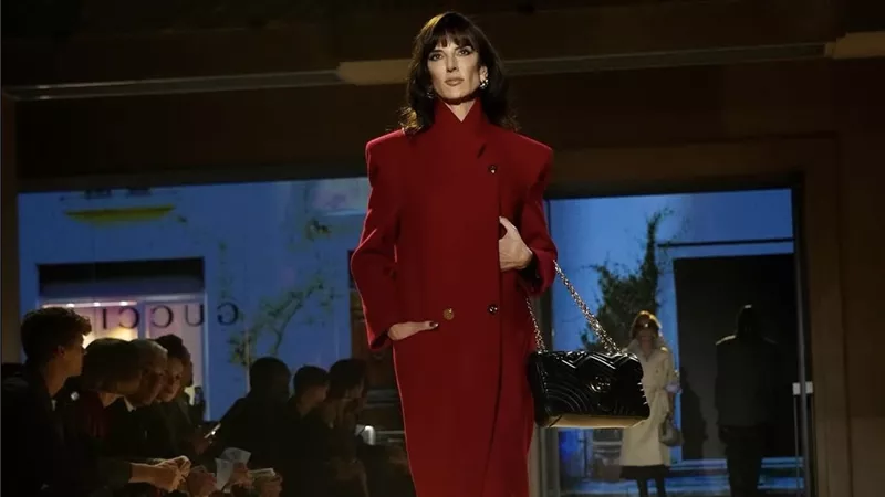 الأسود يتصدر مشهد Gucci في أسبوع الموضة بميلانو لربيع وصيف 2027