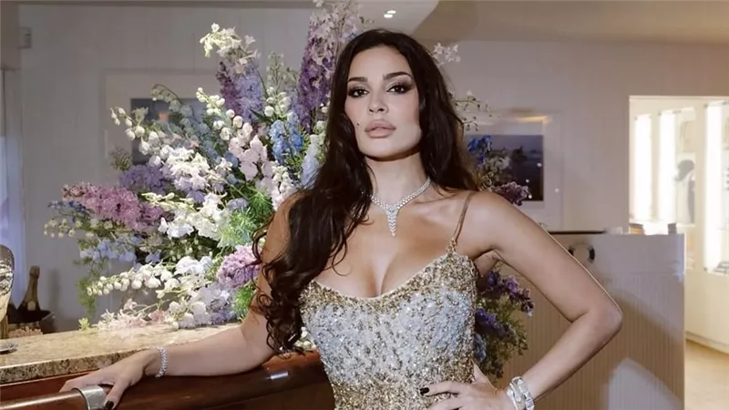 نادين نسيب نجيم تتصدر مشهد الأناقة بإطلالة براقة تجمع بين الفضي والذهبي بتوقيع نيكولا جبران