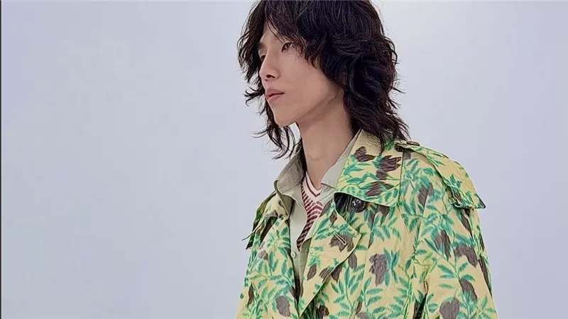 Burberry تختتم أسبوع لندن للموضة بمجموعة ربيع وصيف 2027 من توقيع دانيال لي