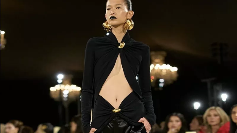 «Going Clear».. Schiaparelli تعيد صياغة مفاهيم الهوت كوتور لموسم ربيع وصيف 2027