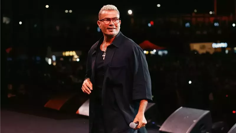 عمرو دياب يفاجئ جمهور إسطنبول.. 