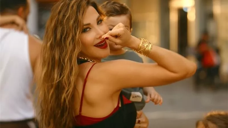 نانسي عجرم تطرح أحدث أغانيها 