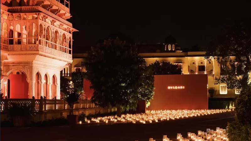 بولغاري تحتفي بسحر ديوالي في الهند من خلال حملة «Passing the Light»