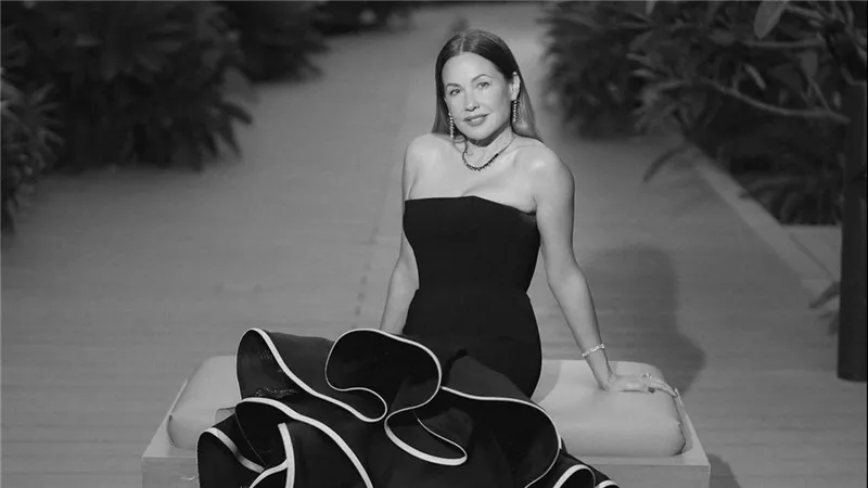 ريا أبي راشد تخطف الأنظار بفستان Carolina Herrera في افتتاح مهرجان الجونة 2026