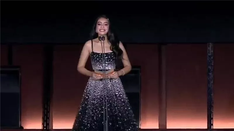 ياسمينا العبد تقدم حفل افتتاح مهرجان الجونة السينمائي