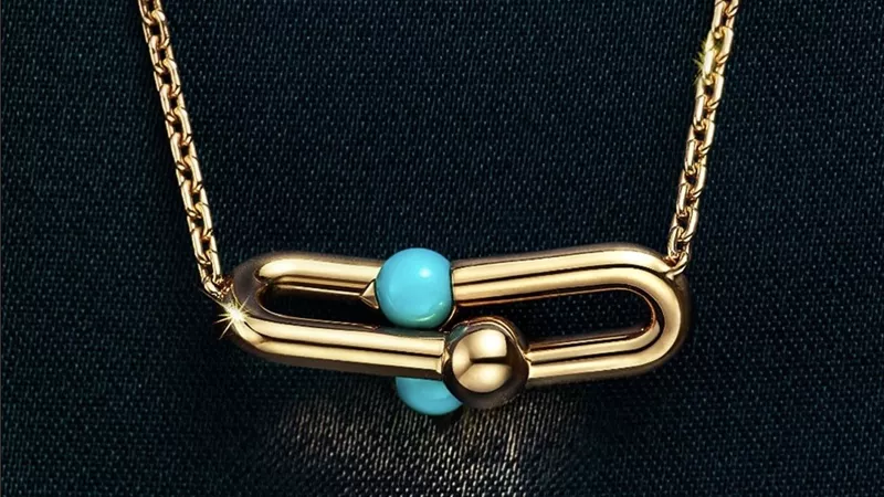 Tiffany & Co. تحتفي بقوة الحب مع مجموعة HardWear بلمسات الفيروز
