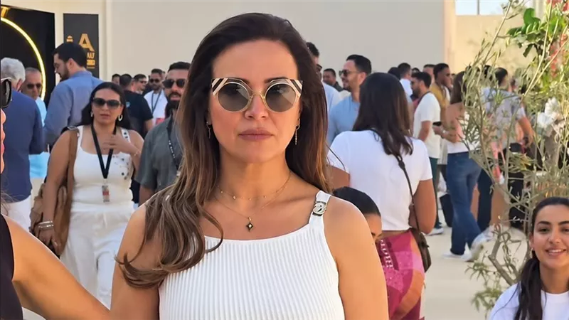 أناقة بلا تكلف.. ريهام عبد الغفور تلفت الأنظار بإطلالة بيضاء انثوية هادئة في ندوتها بمهرجان الجونة