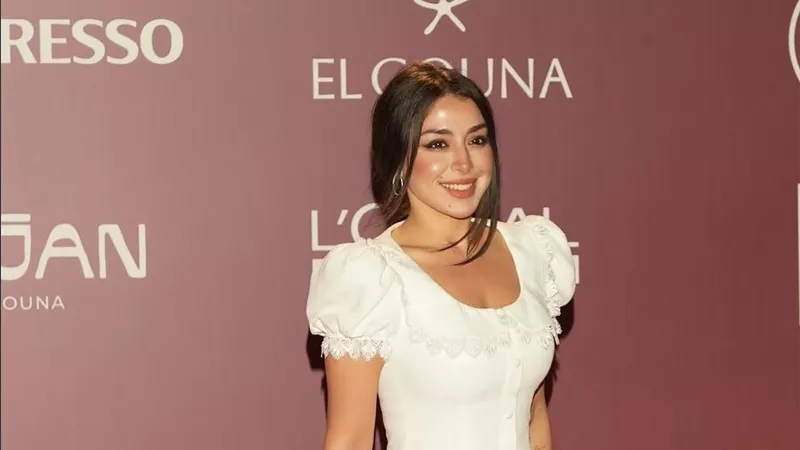 هيا مرعشلي تستعيد سحر الأناقة الكلاسيكية بإطلالة لافتة في الجونة