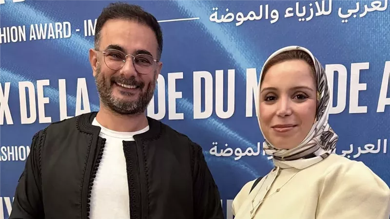 بصمة ليبية في عالم الأزياء.. إبراهيم الشيباني يفوز بجائزة ريادة الأعمال الإبداعية ضمن «جائزة الموضة للعالم العربي»