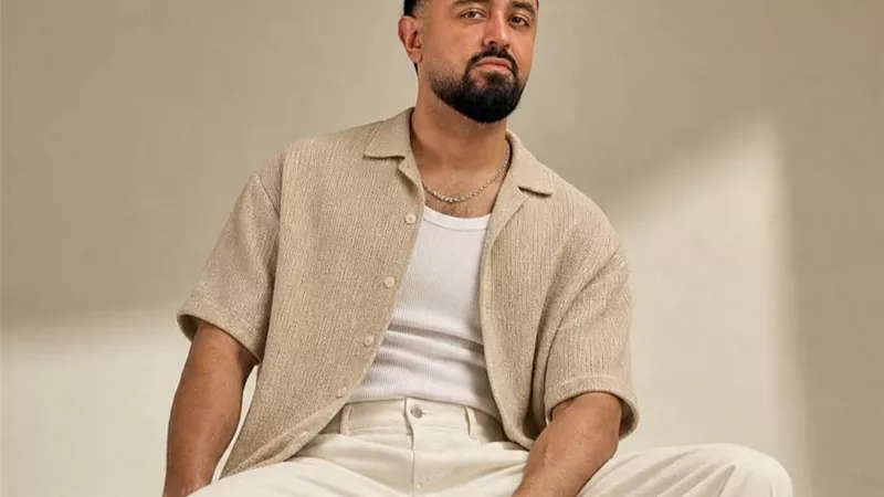 بعد غياب 15عامًا.. حاتم فهمي يعود بفيديو كليب وألبوم جديد بعنوان 