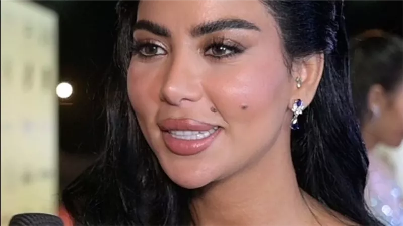 كارولين عزمي 